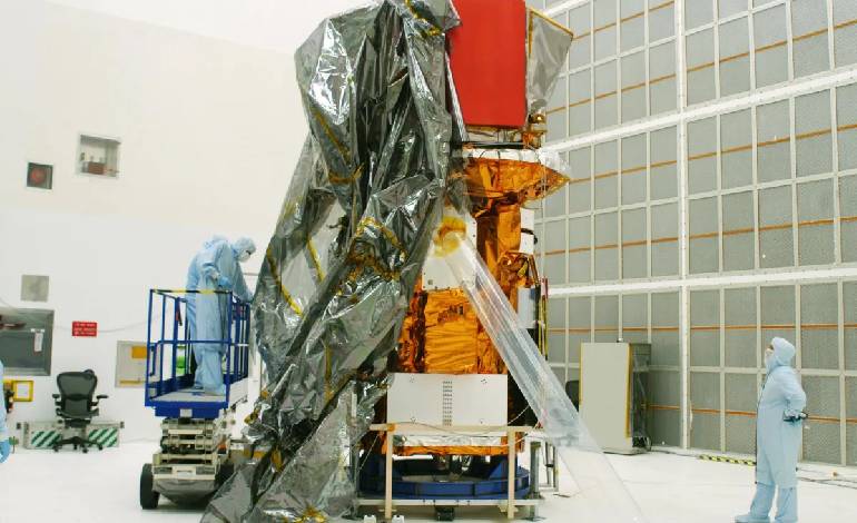 NASA launches robotic mission to rescue aging swift space telescope from fiery re-entry