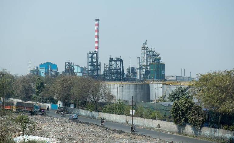 Govt fixes LPG output targets for 21 refineries to boost domestic supply