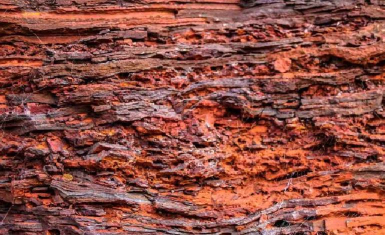 Australia could be sitting on massive green hydrogen reserve, scientists say