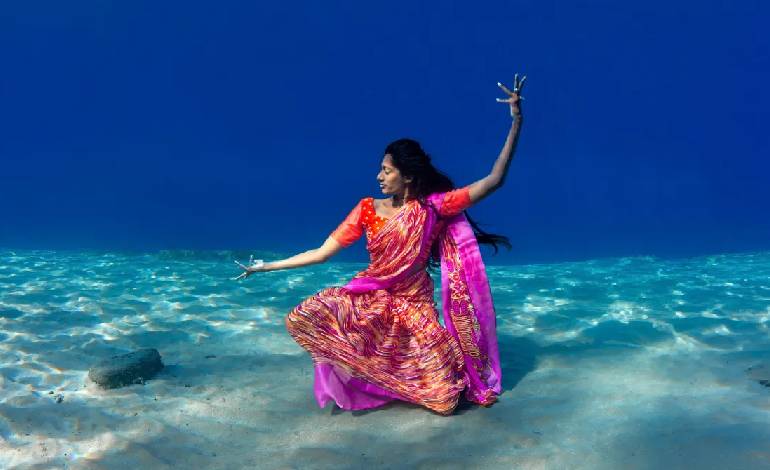 Saree dances 15 metres underwater as freediver retells Sanskrit epics on one breath
